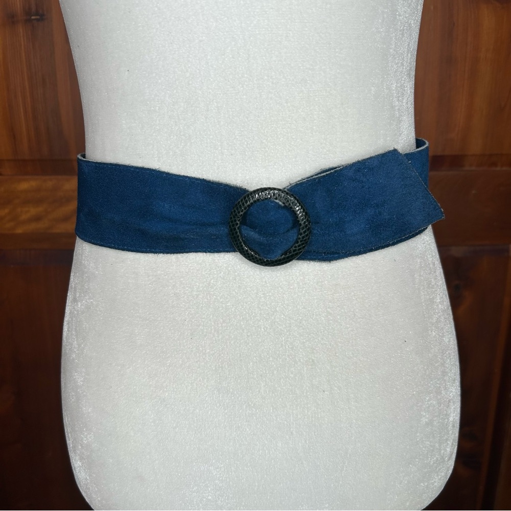 Vintage '85 Emmanuel Canada Blue Suede Belt Croc-Embossed Black Buckle